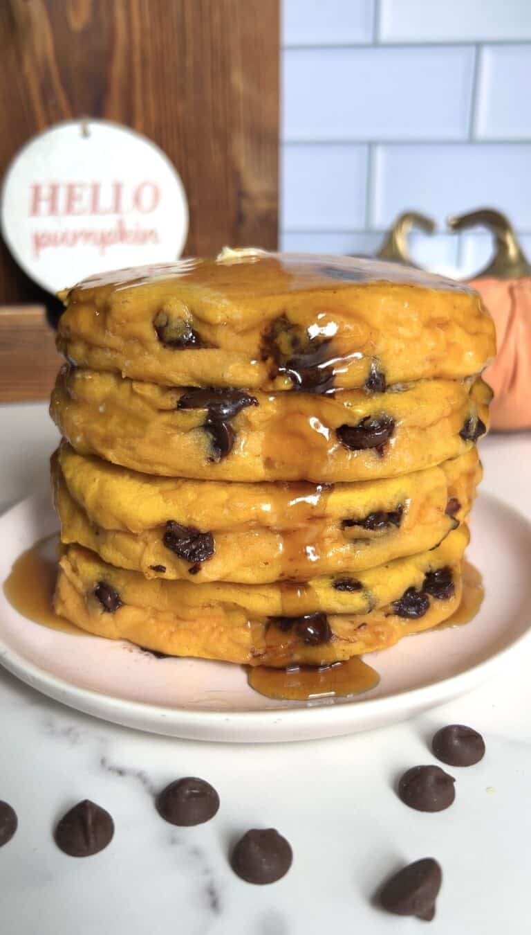 Healthy Pumpkin Chocolate Chip Pancakes