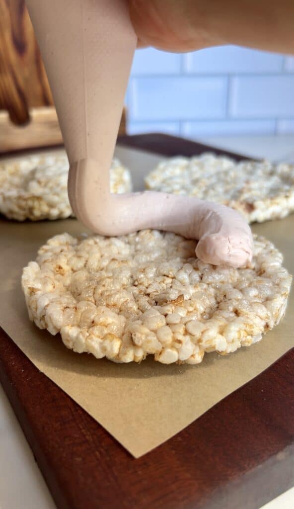 High‑protein strawberry shortcake rice cake topped with Greek yogurt frosting and crumble