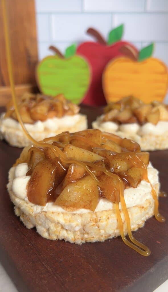 Healthy apple pie rice cakes topped with caramel drizzle and caramelized apples.